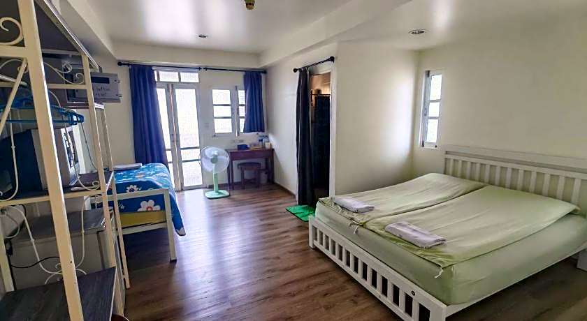 Roof View Place Hotel