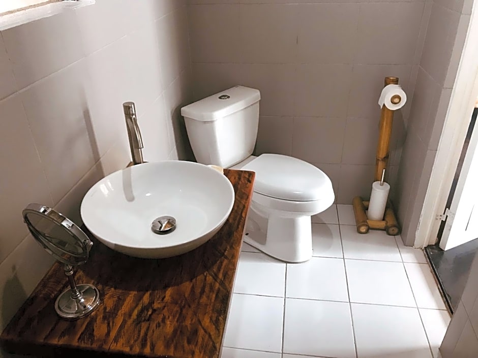 Everyday Sunday Hotel & Cafe