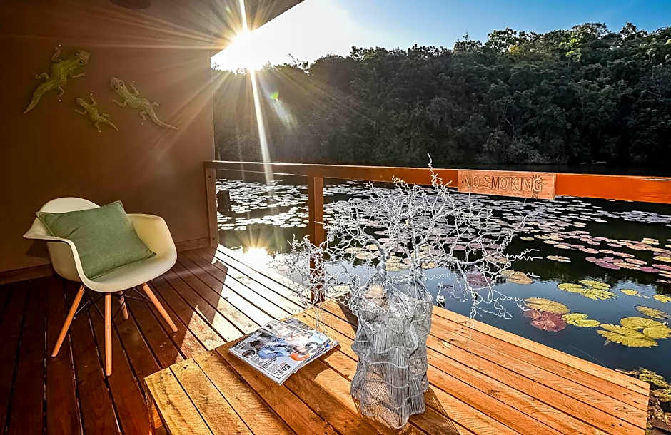 Bambuu Lakeside Lodge