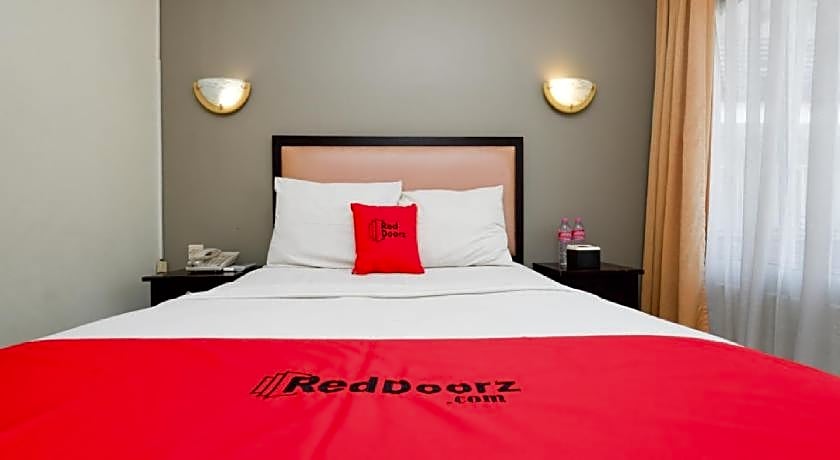 RedDoorz Plus @ Singosari Raya