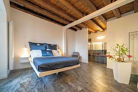 Suite with Lake View