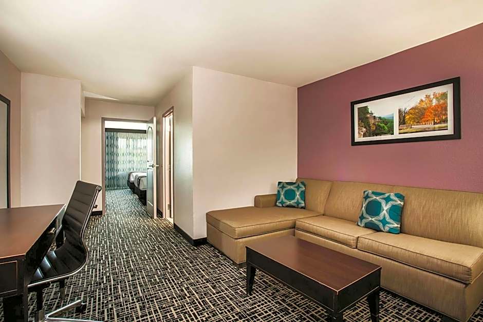 La Quinta Inn & Suites by Wyndham Russellville