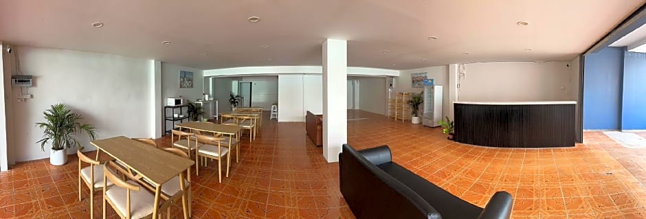 Montana Hotel & Hostel Phuket