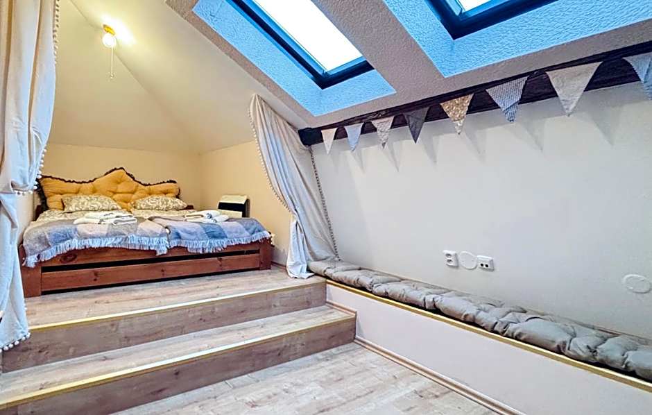 Rabbit's Loft - 2 Bedrooms, Theme Room, Free Parking