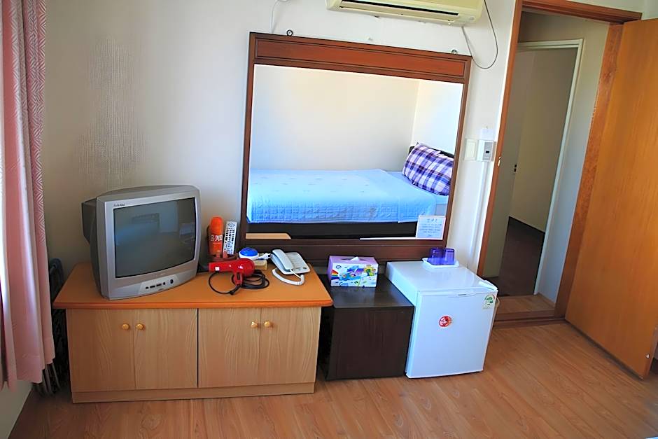 Minjoonggak Guesthouse