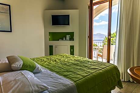 Superior Double Room with Terrace and Outdoor Jacuzzi