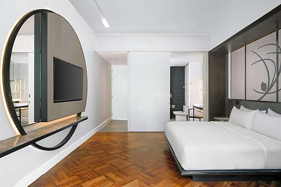 Photo 1 of 9 of Deluxe 1 King Bed, Balcony