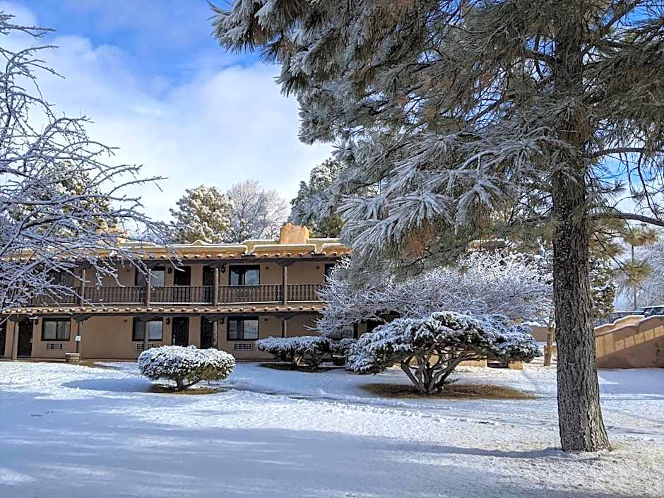 Sagebrush Inn & Suites