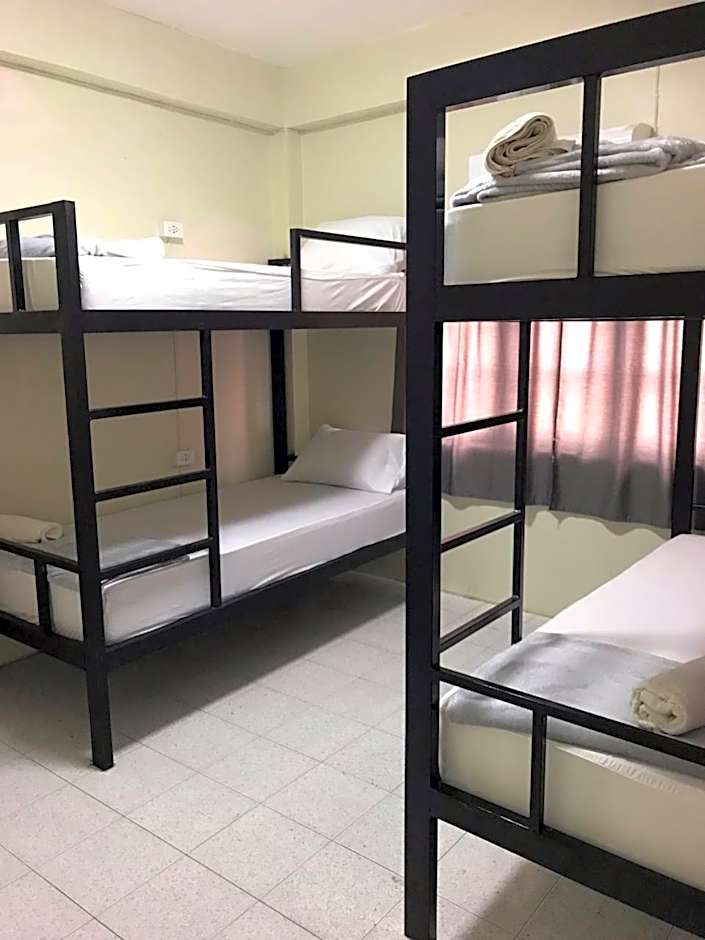 Holiday Phangan - Hostel & Bar
