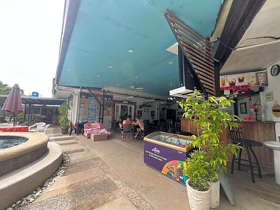 Ice Bear Bar & Tourist Inn