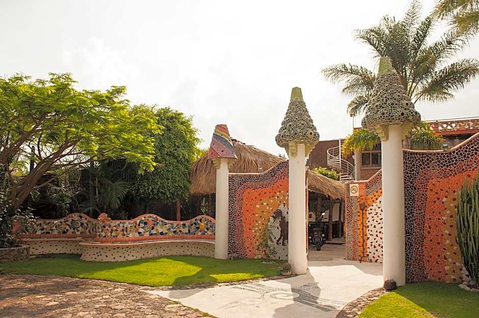 Paradise Hotel Boutique & Lounge