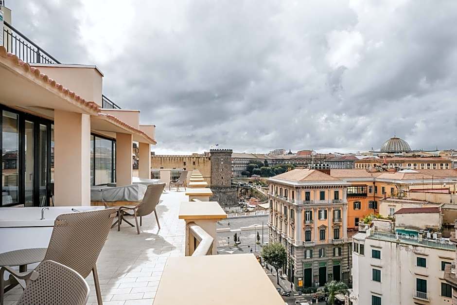 POETICA BOUTIQUE SKY HOTEL