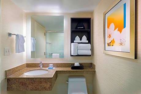 Room, 1 King Bed (Hearing Accessible) (1 King Bed)