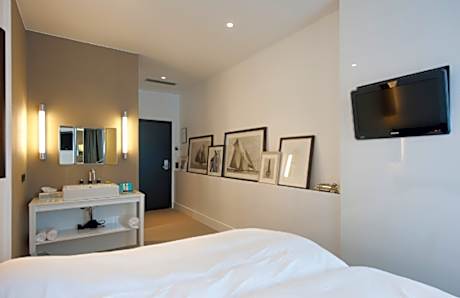 Solo Slim
Twin beds & rain shower