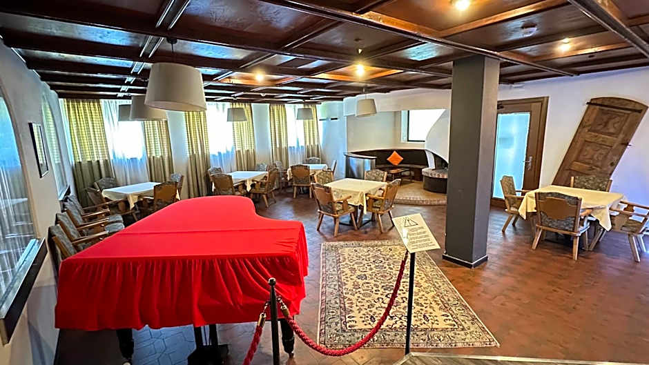 Hotel Regina Delle Dolomiti