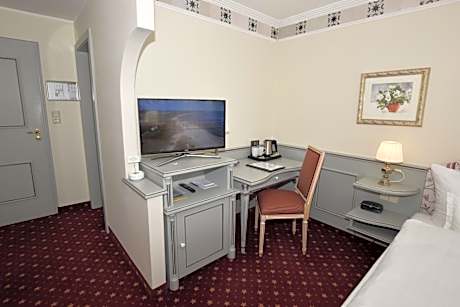 Large Single Room with Balcony