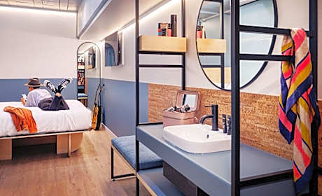 Queen Room with Shower