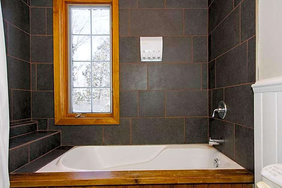 Dingle Run Lodge at Sir Sam's