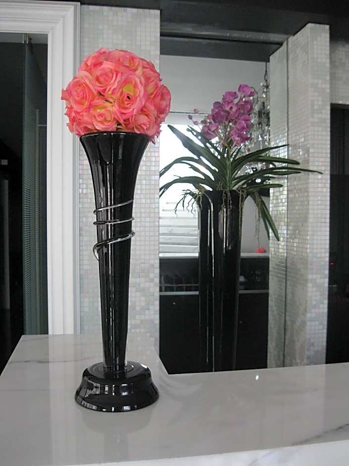 Hotel In - Lounge Room