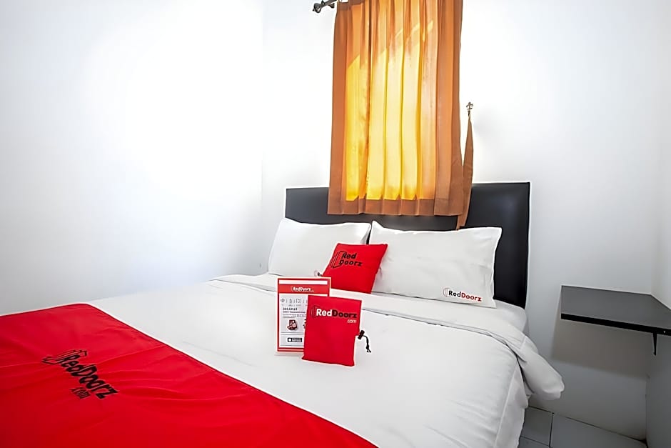 RedDoorz Plus near Galaxy Mall