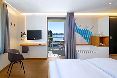 Comfort Double Room with Balcony and Lake View