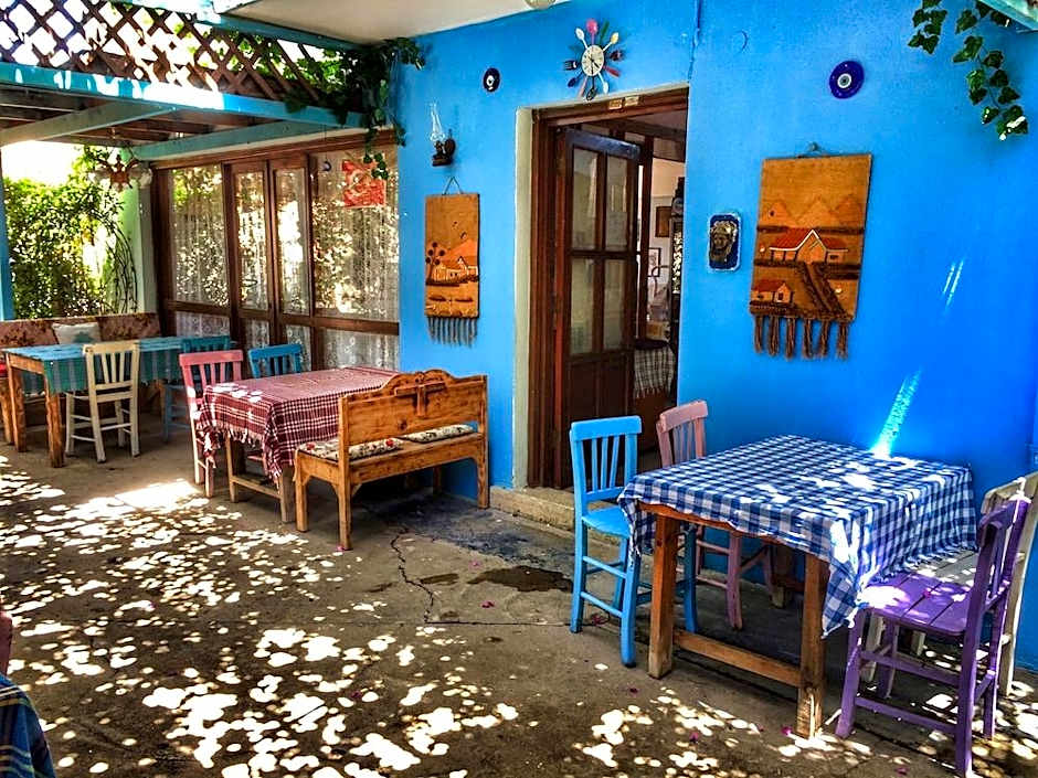 Parmis Rooms