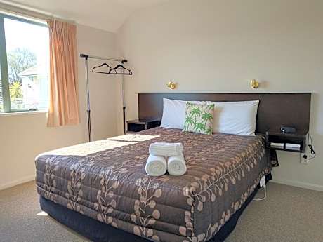 One-Bedroom Apartment (5 Adults)