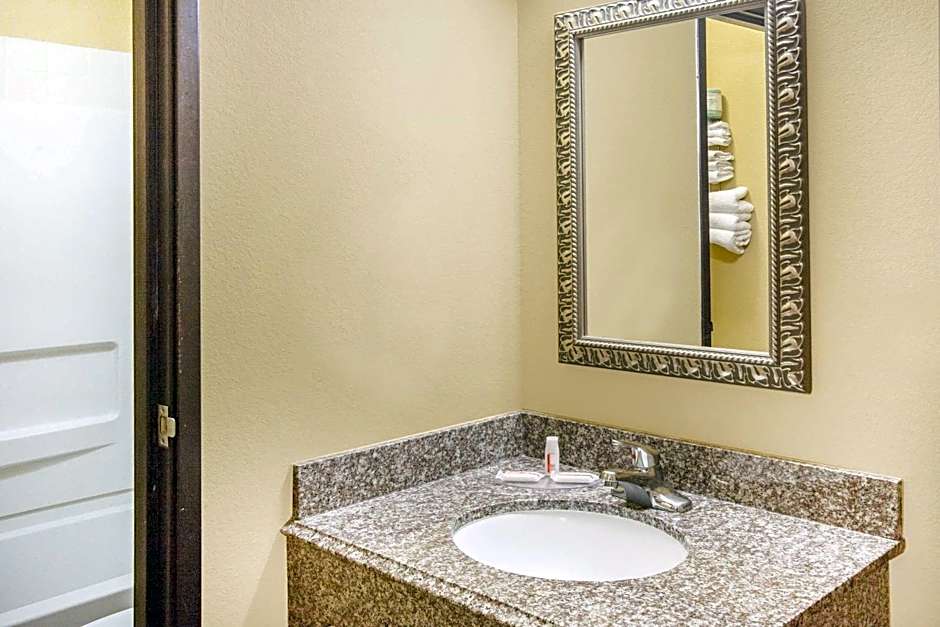 Super 8 by Wyndham Van Buren/Ft. Smith Area