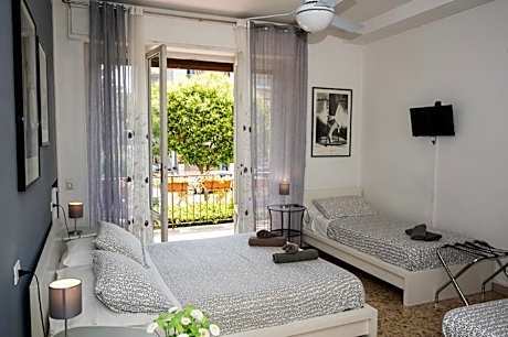 Quadruple Room with Private Bathroom