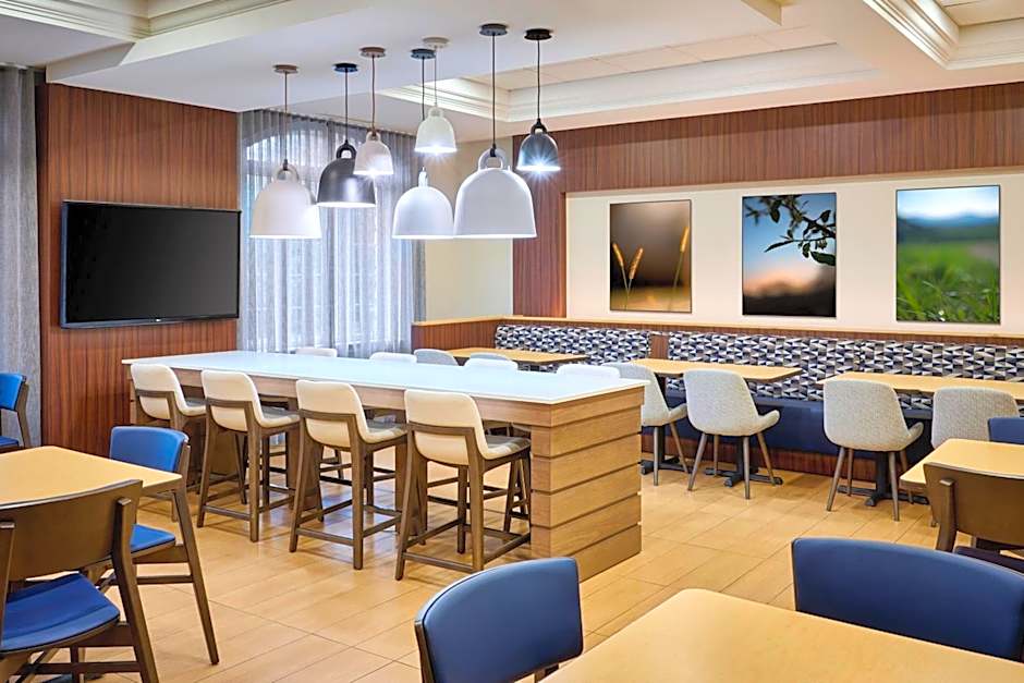 Fairfield Inn & Suites by Marriott Ottawa Kanata