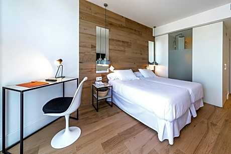 Double Room Single Use, Balcony, Partial Sea View (2 Twin Beds)