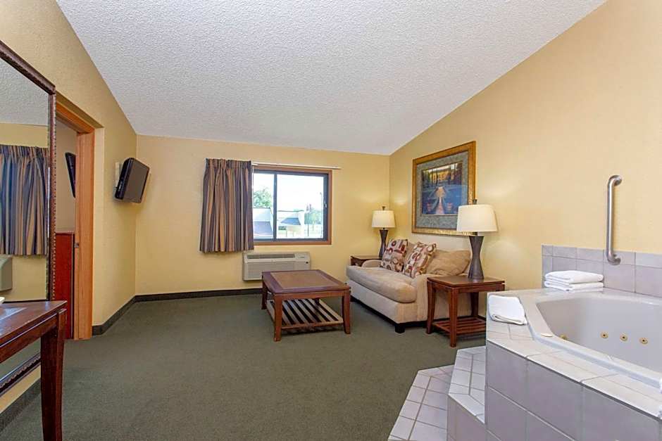 AmericInn by Wyndham West Bend