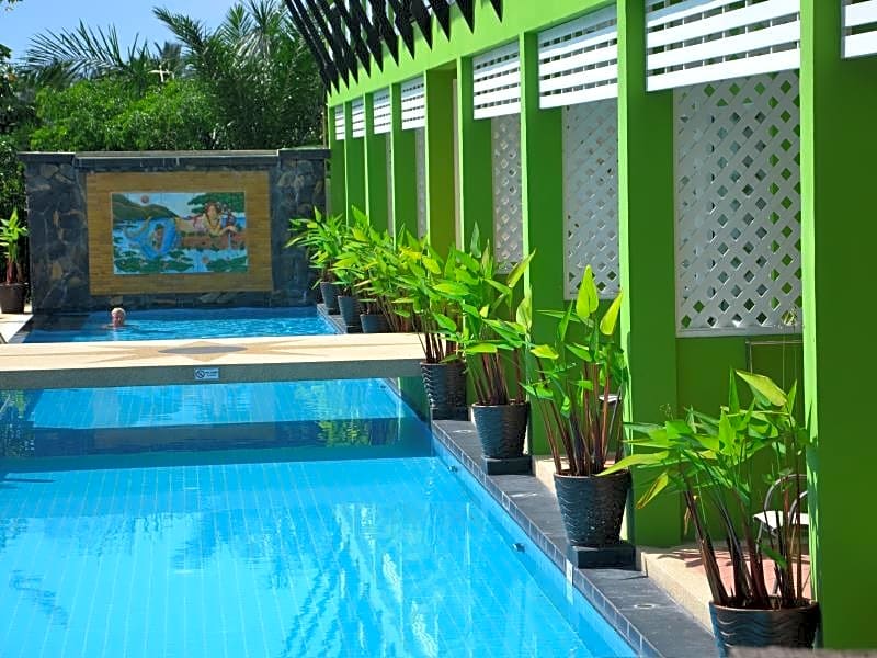 Khaolak C-nior Bungalows