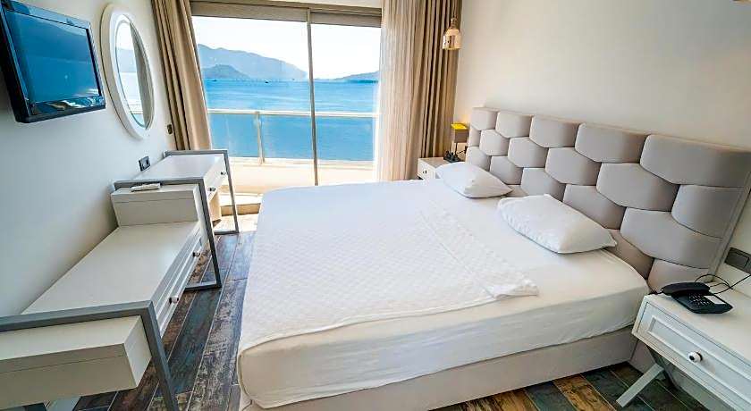 Aurasia Beach Hotel