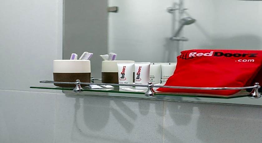 RedDoorz @ Helvetia Medan 2