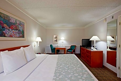 Premium King Room with Mobility/Hearing Access - Non-Smoking