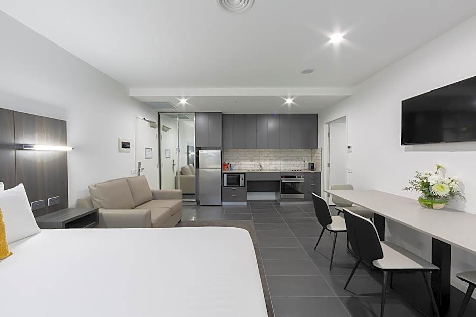 THE SEBEL CANBERRA CIVIC