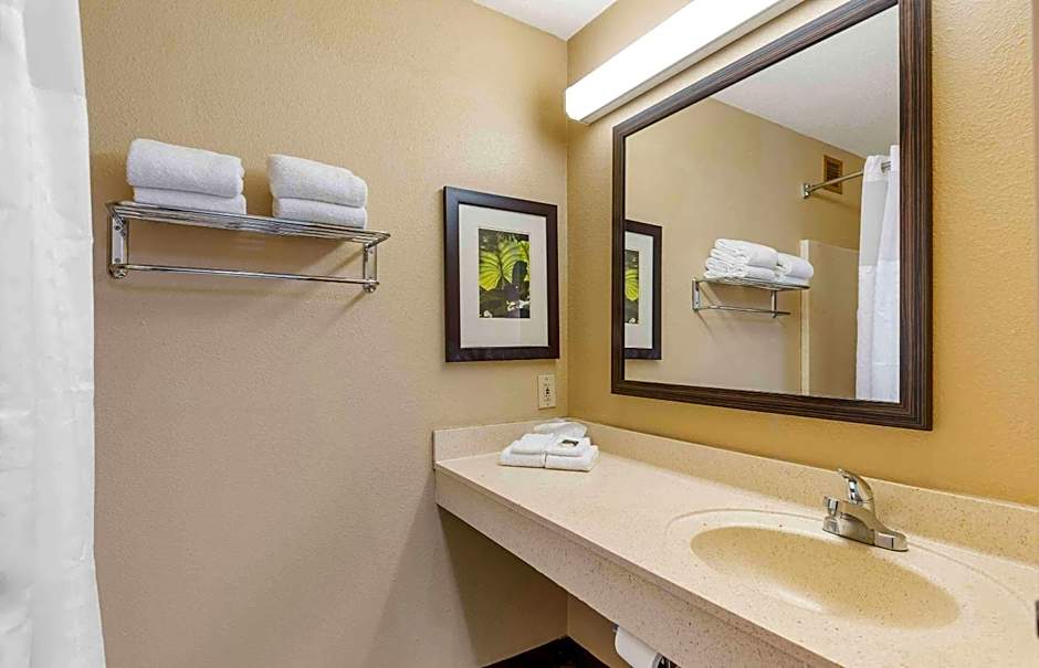 Extended Stay America Select Suites - St. Louis - Westport - East Lackland Rd.