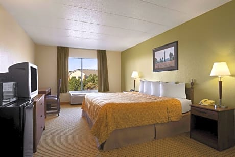 1 Queen Bed Non-Smoking