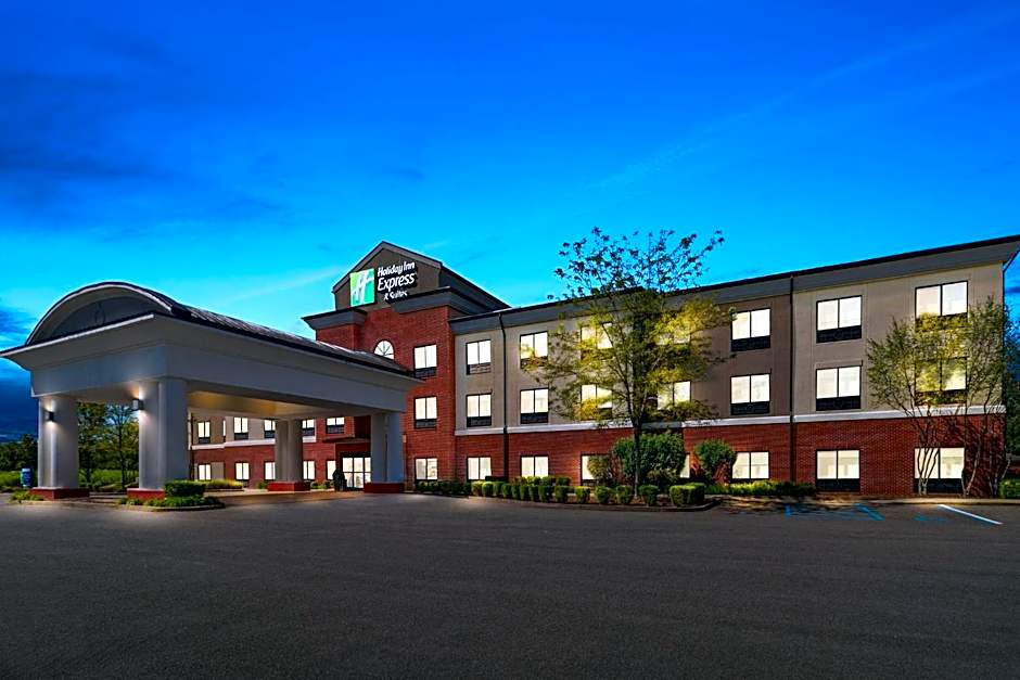 Holiday Inn Express & Suites Fairmont By IHG