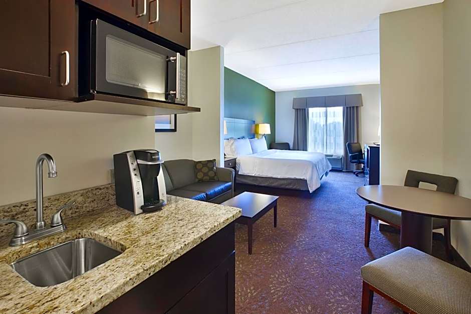Holiday Inn Express & Suites Geneva Finger Lakes By IHG