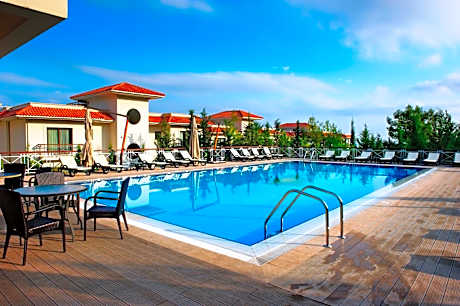 Korineum Golf & Beach Resort - Alojamientos en KYRENIA