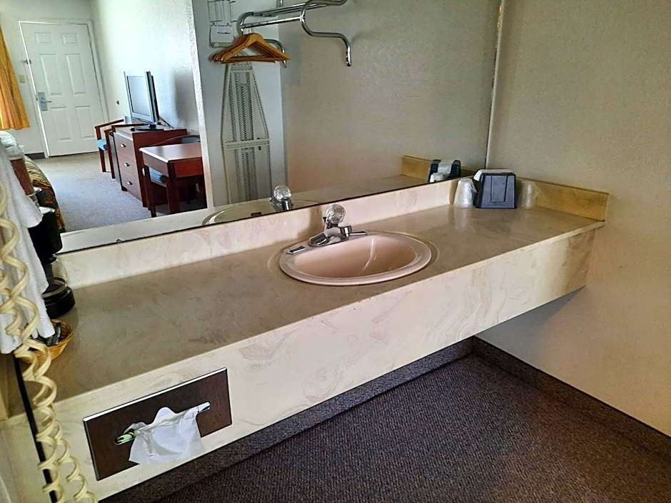 Blue Ribbon Inn and Suites