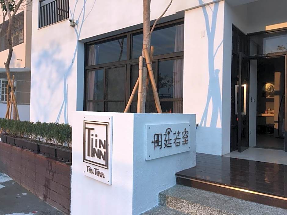 Tiin Tinn - Rivershore B&B