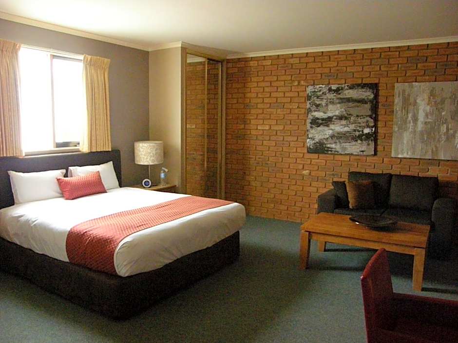 Quality Inn Colonial