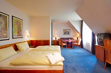 Double Room with Bath - Non-Smoking