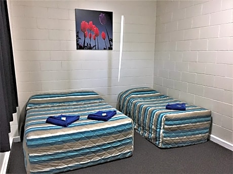 Budget Twin Room - Pet Friendly