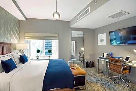 Deluxe Queen Room