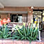 Edgecliff Lodge Motel