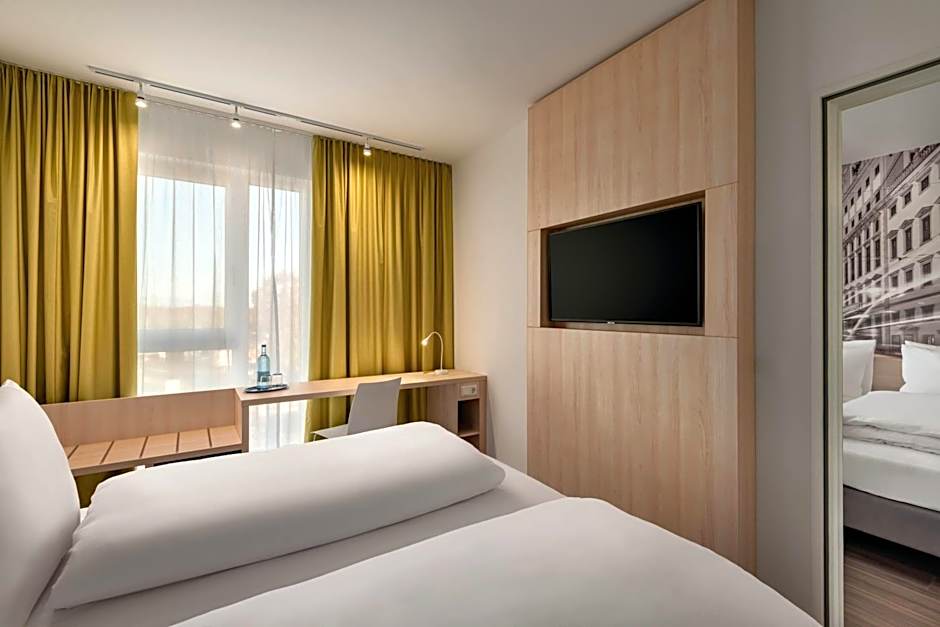 Super 8 by Wyndham Augsburg